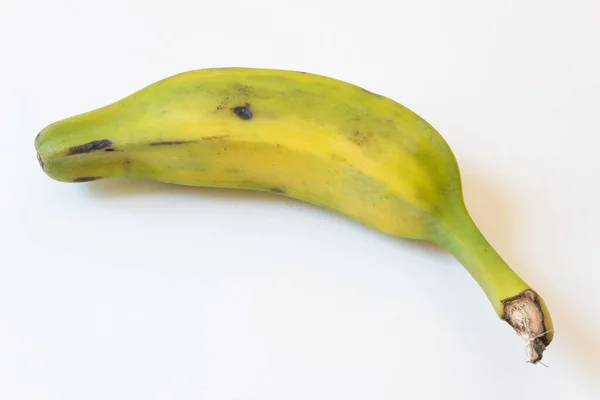 部分的に熟したバーロバナナのオーバーヘッドビュー またオリノコ ブルージュ ホッグまたはラルゴバナナ 白に隔離された 水平方向の側面 — ストック写真