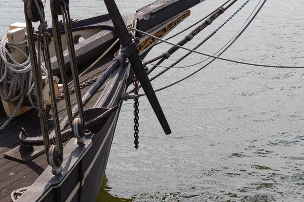 Velha Âncora Bowsprit Navio Alta Veleiro Vintage Água Espaço Cópia — Fotografia de Stock