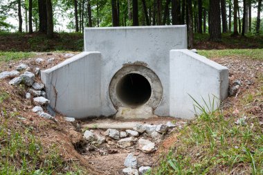 Boru için beton başlık, kanalize yağmur drenajı, erozyon yönetimi, yatay görünüm