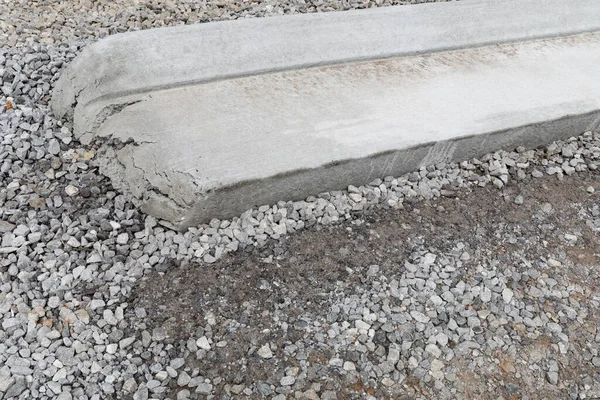 Közelkép Végén Egy Szakasz Extrudált Beton Megfékezése Egy Ágy Nehéz — Stock Fotó