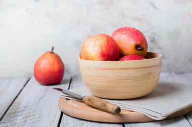 ahşap kase kırmızı armut