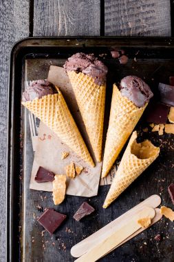 ev yapımı çikolatalı dondurma