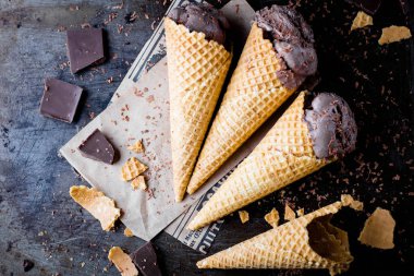 ev yapımı çikolatalı dondurma