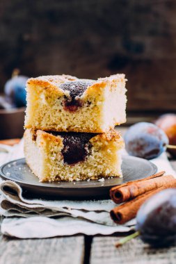 Erik tablo ile ev yapımı pasta