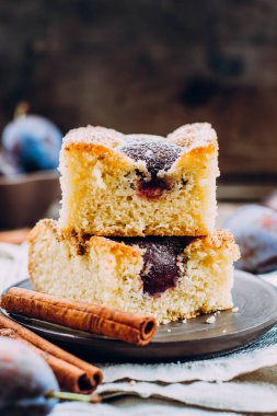 Erik tablo ile ev yapımı pasta