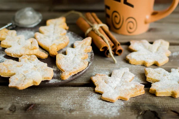 Tradiční speculaas a tyčinky skořice — Stock fotografie