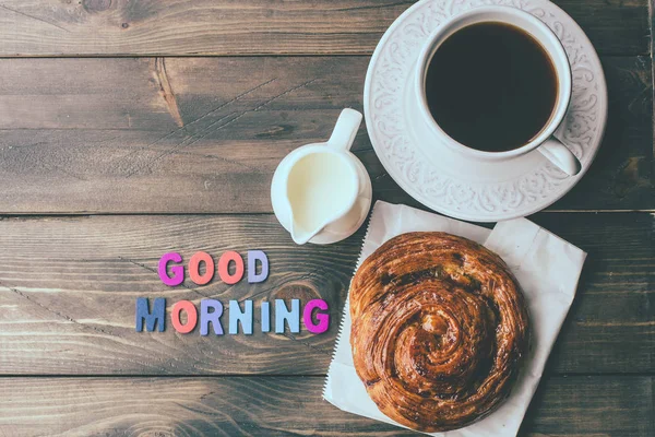 Fincan kahve ve harfler Günaydın 