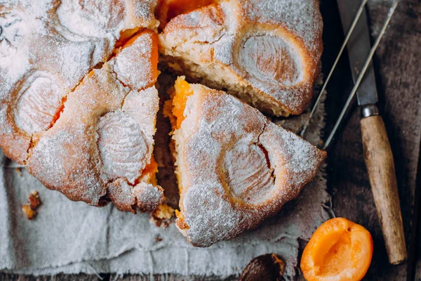 Marillenkuchen in Scheiben — Stockfoto