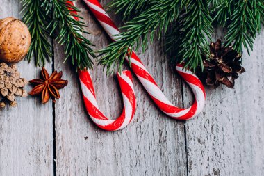 Noel arka plan ile şeker çubukları