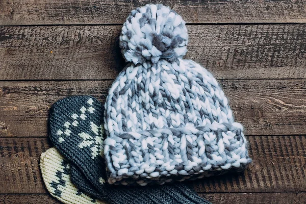 Winter hat and mittens — Stock Photo, Image