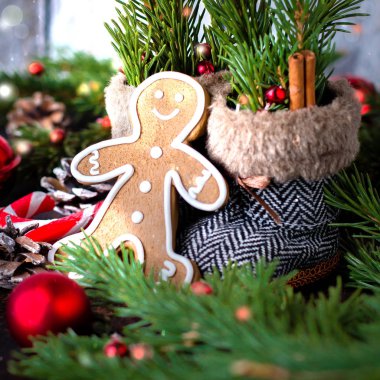 Noel arka plan ile kurabiye zencefilli kurabiye adam