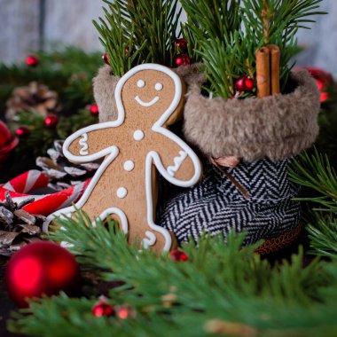 Noel kartı ile kurabiye zencefilli kurabiye adam 