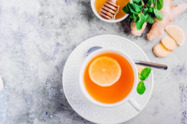 Beyaz zencefil çayı fincan 