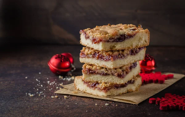 Рождественский зимний торт с джемом — стоковое фото