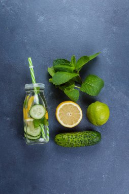 Cam şişe suya soğuk Detoks