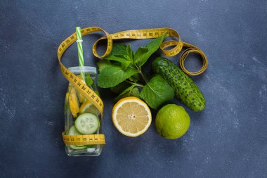 Cam şişe suya soğuk Detoks 