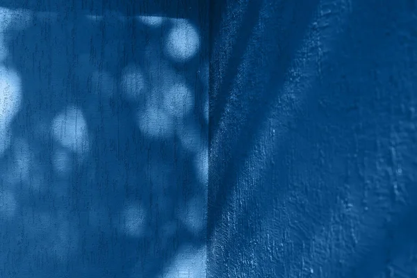 Bright blue wall with shadow. Color of 2020 year. — Stock Photo, Image