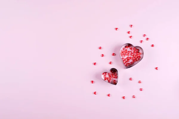 Фон сердечной конфеты. Концепция Дня Святого Валентина. Плоская кладка, вид сверху, копировальное пространство — стоковое фото