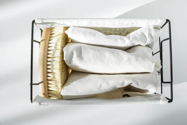 Eco Brosse Naturelle Pour Corps Serviettes Coton Dans Panier Métal — Photo