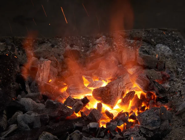 Frammento Del Forno Riscaldamento Sbozzi Metallo Carboni Ardenti Prima Della — Foto Stock