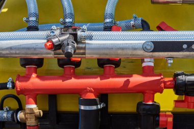 Tohum ekicinin güç bileşenlerini kontrol etmek için hidrolik mekanizma