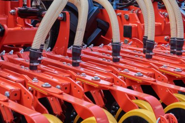 Tahıl hortumlu bir tohumcu parçası.