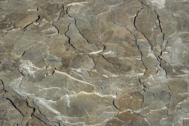 Katmanlı bir yapısı olan taş bir levhanın yüzeyi. Doku, arkaplan