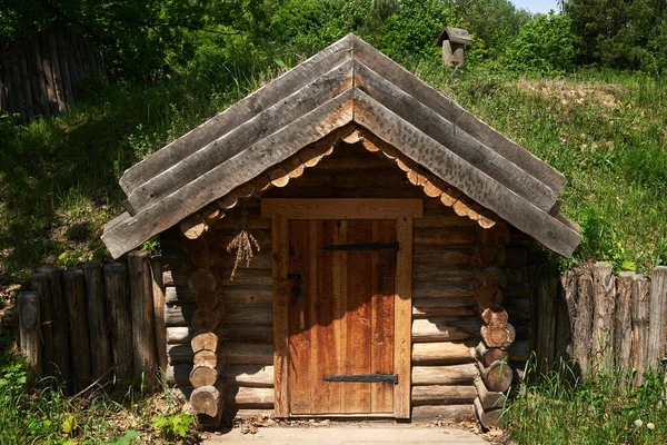 Entrance Small House Earthen Roof Walls Log Fence — Stock Photo, Image