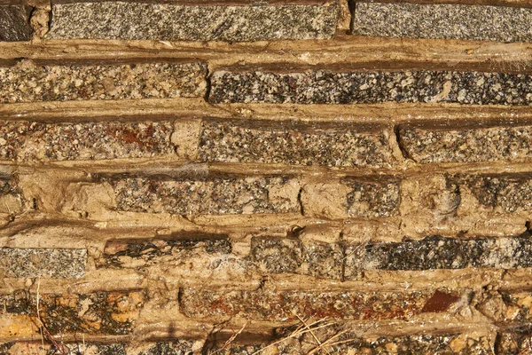Fragment Einer Mauer Aus Kleinen Granitblöcken Der Wand Fließt Eine — Stockfoto