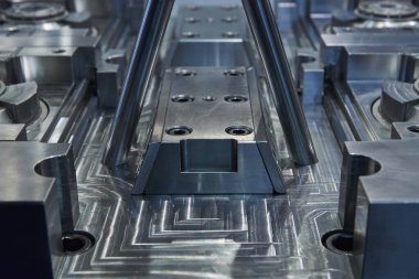 Arabalar için ses sistemlerinin teknolojik hat montajı