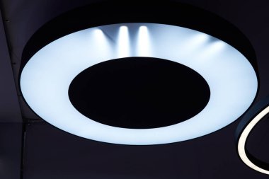 Led lambalı büyük oval aydınlatma. Enerji Kurtarma Teknolojileri