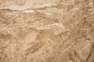 Çok ilginç karmaşık bir yapısı olan derin bir kum çukurunun duvarı. Arkaplan, doku