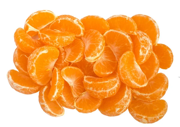 Fatias de tangerina suculentas maduras isoladas — Fotografia de Stock