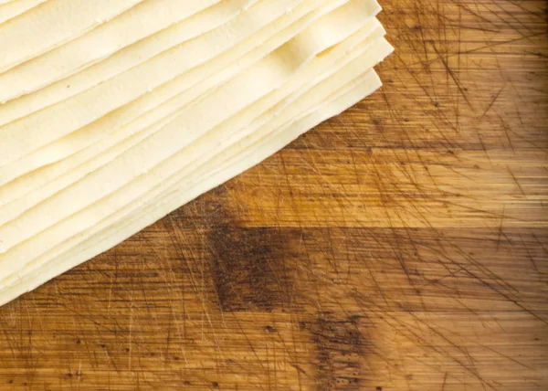 Hoop ongekookt lasagne vellen of droge Italiaanse Pasta — Stockfoto