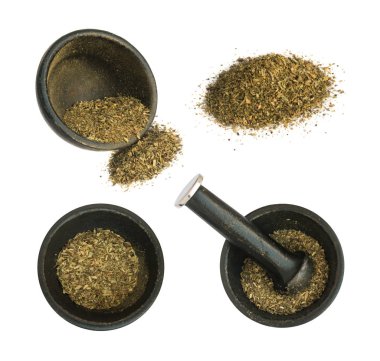 Kurutulmuş fesleğen pul siyah yuvarlak kase izole kümesi