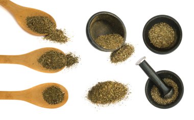 Kurutulmuş fesleğen pul izole alınması