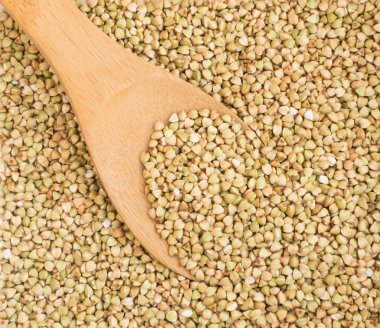 Tahta kaşık kuru yeşil buğday tahıl