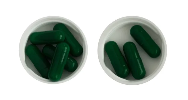 Medicina Farmacêutica Comprimidos e Tablets em Copos Plásticos Brancos Isolados — Fotografia de Stock