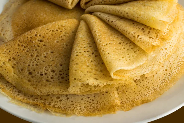 Stapel von dünnen Pfannkuchen oder Crêpes — Stockfoto