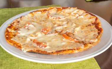 Taze sıcak Pizza Mozzarella peyniri ile
