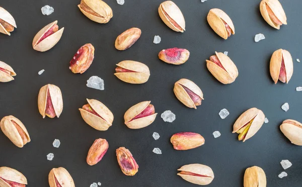 Set of Single Inshell Pistachios and Peeled Pistachios with Large Salt Crystals — Stock Photo, Image