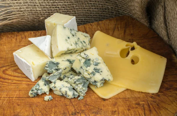Sammlung von drei Käse — Stockfoto