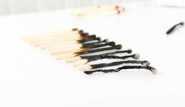 Yanmış kibrit veya maç sopa