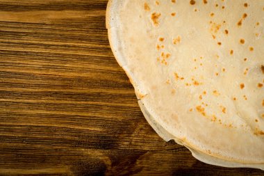 Siyah arka plan üzerine ince krep