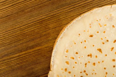 Ahşap arka plan üzerinde gözleme