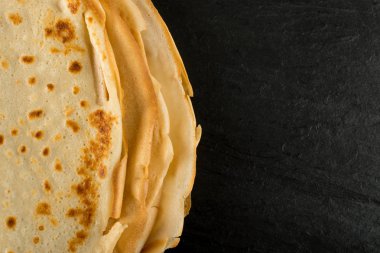 Siyah arka plan üzerine krep