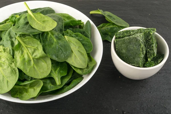 Frische Spinatblätter — Stockfoto