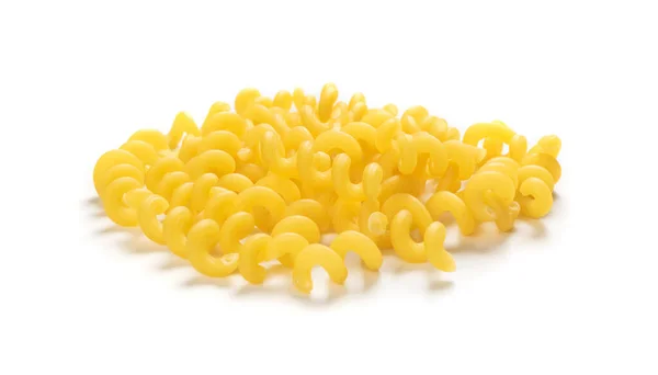 Pastas de cavatappi amarillas crudas aisladas sobre fondo blanco — Foto de Stock