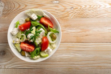 Yunan Salatası, Horiatiki veya Feta Peynirli Köy Salatası