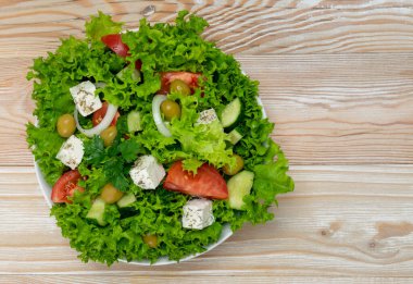 Yunan Salatası, Horiatiki veya Feta Peynirli Köy Salatası